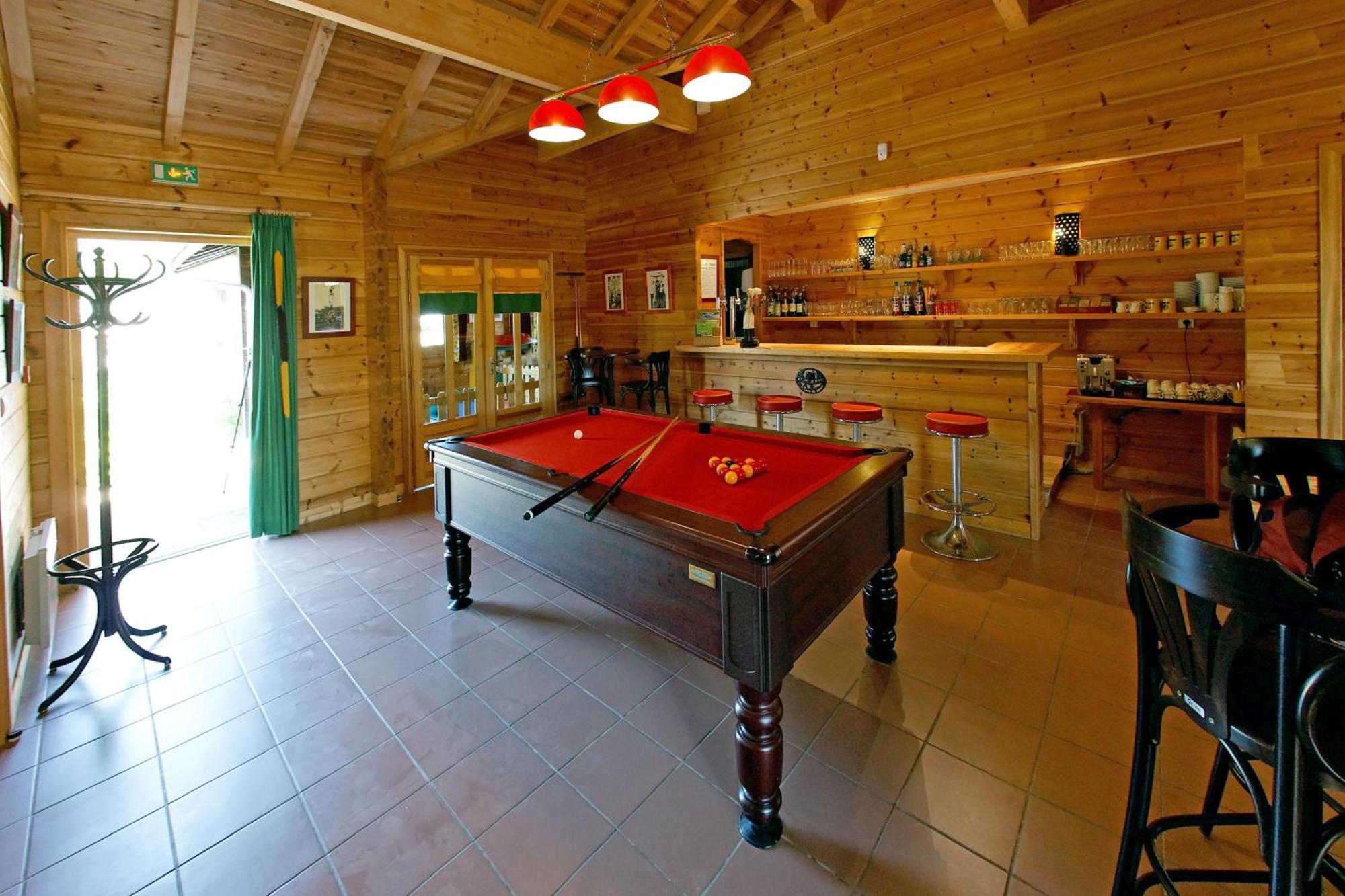 Le Village Des Monedieres Chamberet Екстериор снимка
